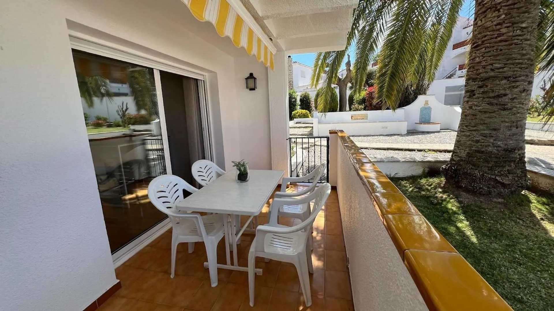 Piso Planta Baja Salida Piscina Av-03 Apartment Roses 0*,