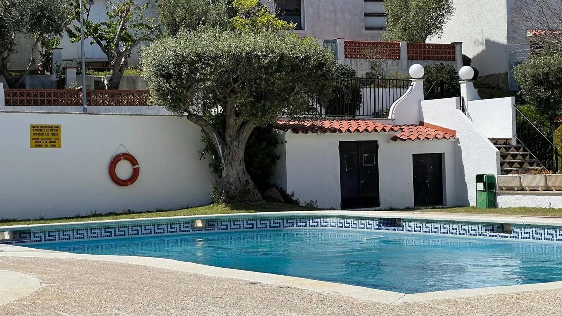 Piso Planta Baja Salida Piscina Av-03 Apartment Roses