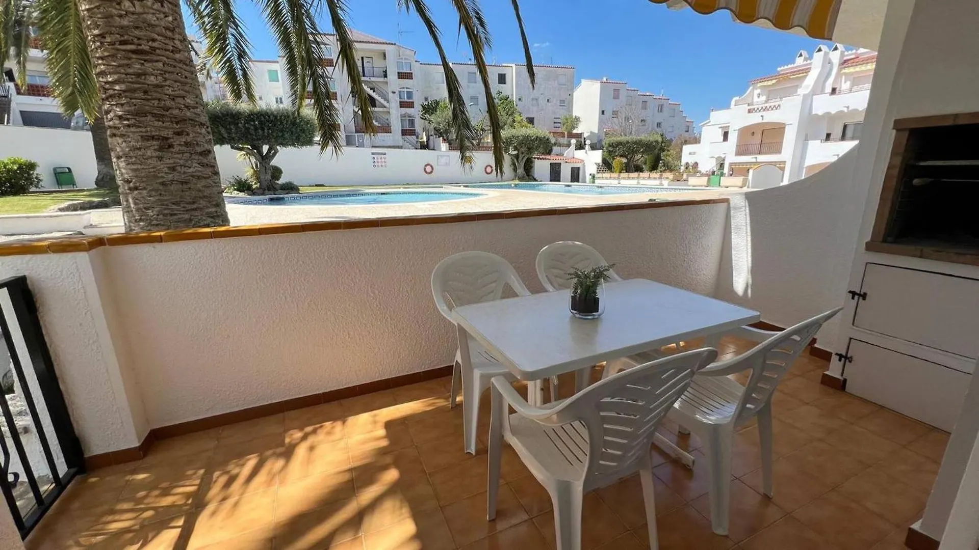 Piso Planta Baja Salida Piscina Av-03 Apartment Roses